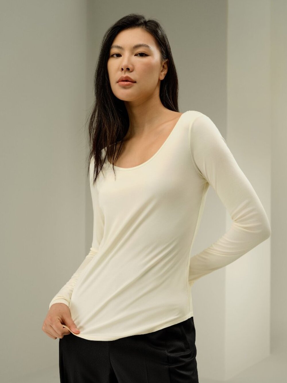 Lilysilk Scoop-Neck Pure Silk Slim Fit Long Sleeve Top in Cream Size Large NWT